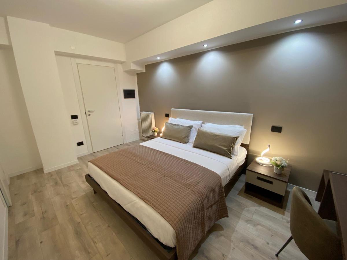 Hotel Plaza Ungheria Palermo Eksteriør billede