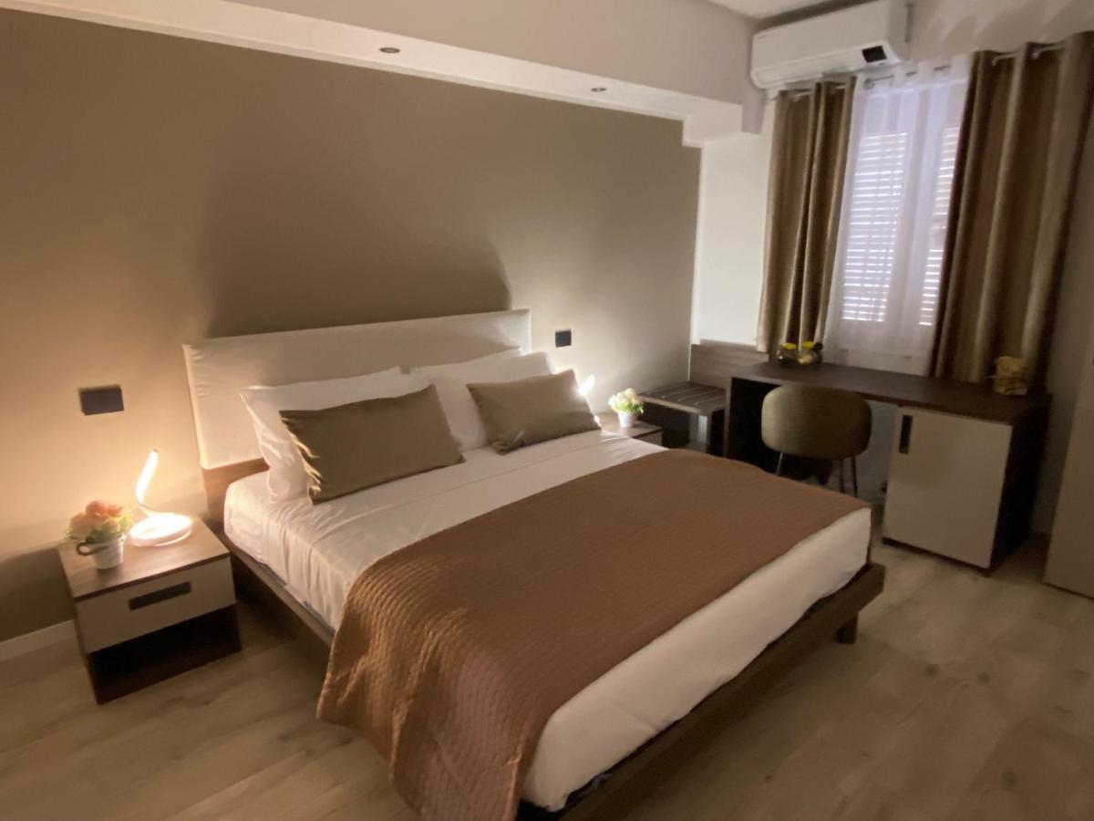 Hotel Plaza Ungheria Palermo Eksteriør billede